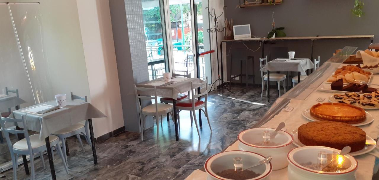 Hotel Garni Anna Cervia Exterior foto
